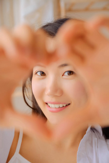 老是夹腿自慰一边屁股疼女人